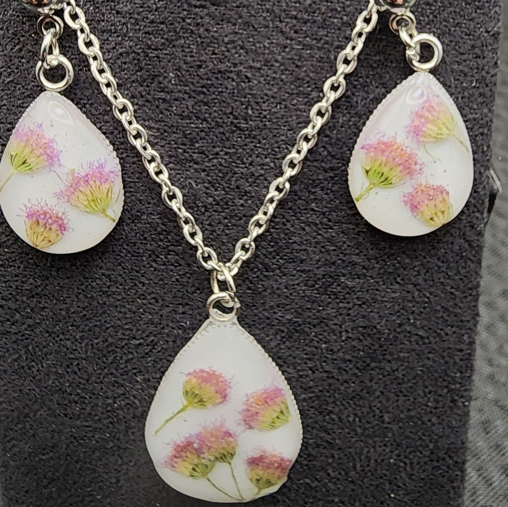 Floral Pendant Necklace and Earrings Set